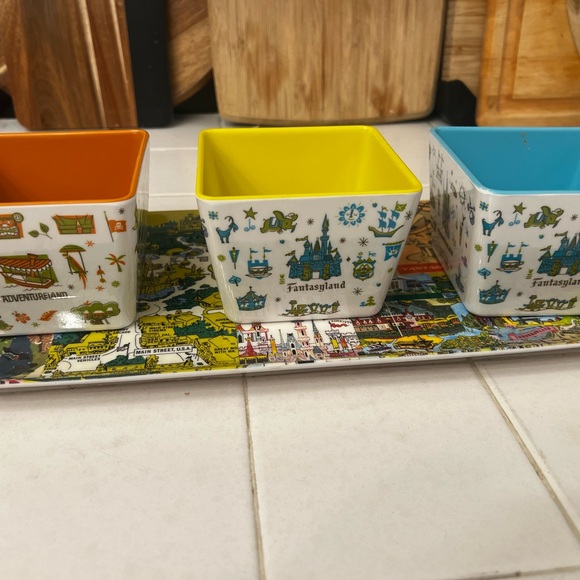 Disneyland Map Collection-Melamine Bowls and Tray - Picture 2 of 2